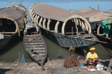 Mopti, scene di vita quotidiana nel porto fluviale